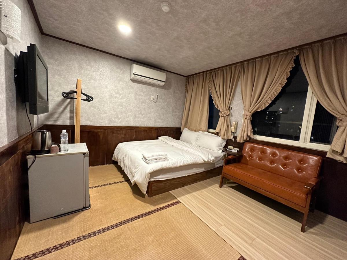 Ming Ren Hotspring Hotel Цзяоси Экстерьер фото